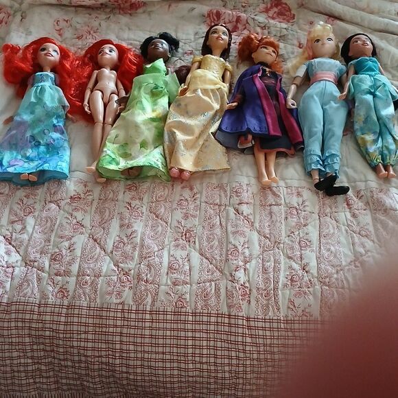 Disney Dolls  - Picture 1 of 4